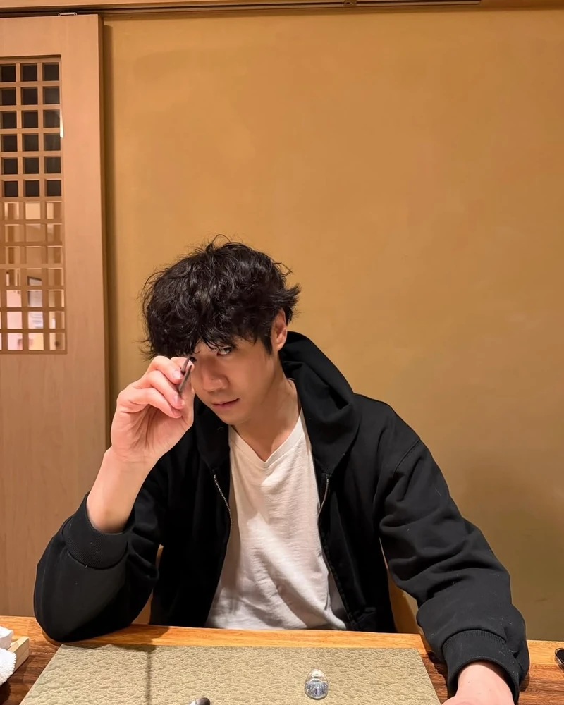 무심하게 입는 검정 후드집업🔌 이미지2
