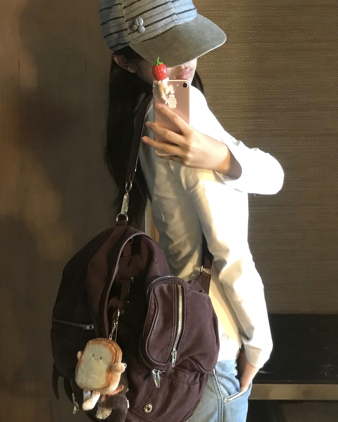 휴대폰 위에 까꿍한는 천사😳
하나 사면 또 사고 싶어지는 소니엔젤🤍🪽중독 주의!!

소니엔젤 히퍼는 핸드폰에 살짝 걸쳐 연출하는 미니 피규어 액세서리로, 텀블러나 컴퓨터 등 다양한 사물 위에 얹어 활용할 수 있습니다. 천사가 핸드폰 위에서 얼굴을 내민 듯한 ‘까꿍’ 디자인이 특징으로, 소니엔젤 특유의 사랑스러운 무드를 느낄 수 있죠.

소니엔젤은 다양한 캐릭터 라인업을 선보여 랜덤으로 뽑는 재미를 더했죠. 소니엔젤뿐 아니라 몬치치, 햄토리, 치아카와 등 인기 캐릭터를 히퍼 버전으로 만나보실 수 있습니다. 이미지