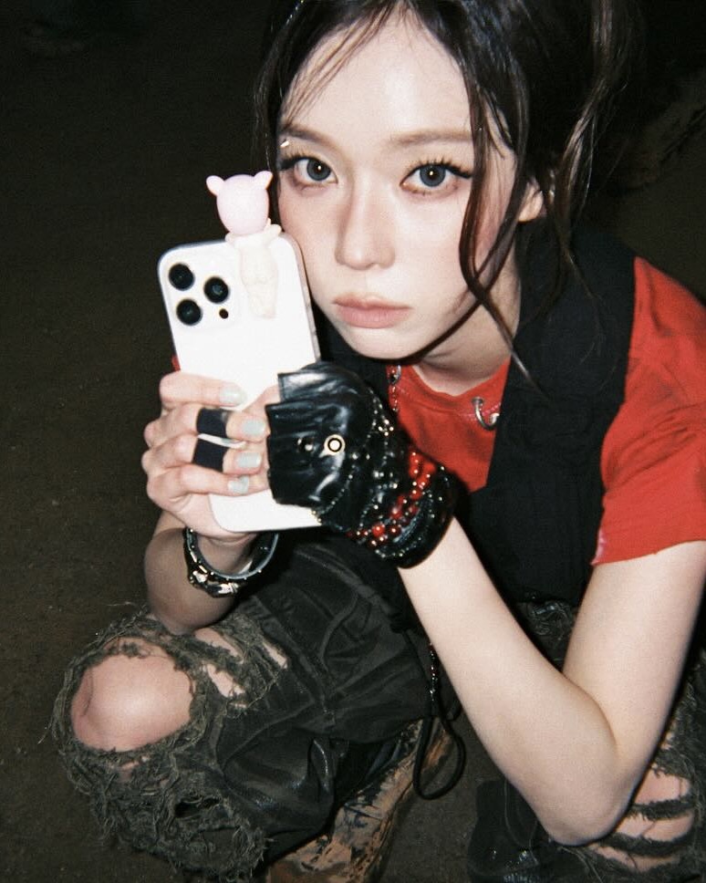 휴대폰 위에 까꿍한는 천사😳
하나 사면 또 사고 싶어지는 소니엔젤🤍🪽중독 주의!!

소니엔젤 히퍼는 핸드폰에 살짝 걸쳐 연출하는 미니 피규어 액세서리로, 텀블러나 컴퓨터 등 다양한 사물 위에 얹어 활용할 수 있습니다. 천사가 핸드폰 위에서 얼굴을 내민 듯한 ‘까꿍’ 디자인이 특징으로, 소니엔젤 특유의 사랑스러운 무드를 느낄 수 있죠.

소니엔젤은 다양한 캐릭터 라인업을 선보여 랜덤으로 뽑는 재미를 더했죠. 소니엔젤뿐 아니라 몬치치, 햄토리, 치아카와 등 인기 캐릭터를 히퍼 버전으로 만나보실 수 있습니다. 이미지