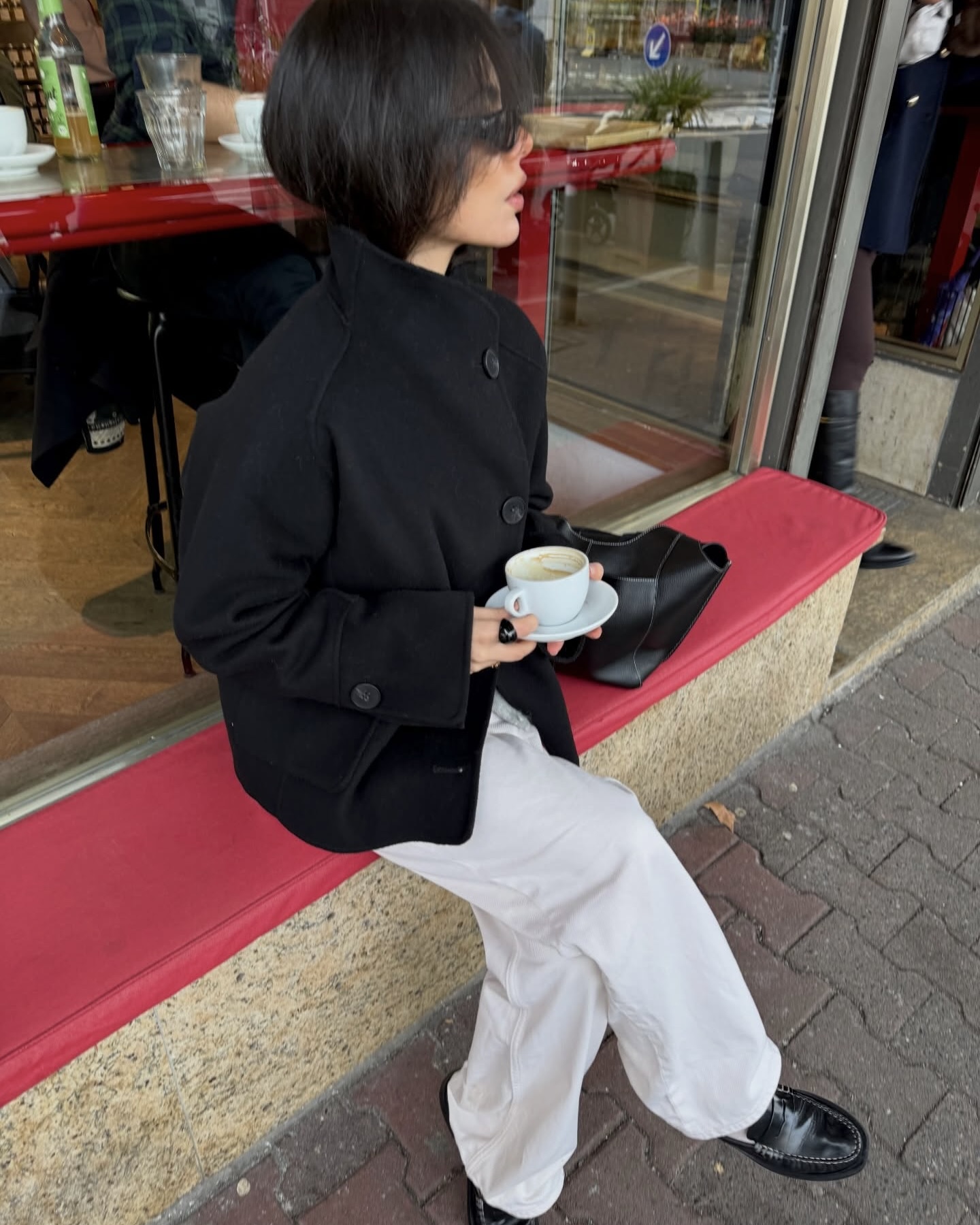 트렌드 컬러 화이트로 깔끔하게🤍
실패 없는 톤업 화이트 팬츠로 데일리룩 완성🦢💡 이미지5