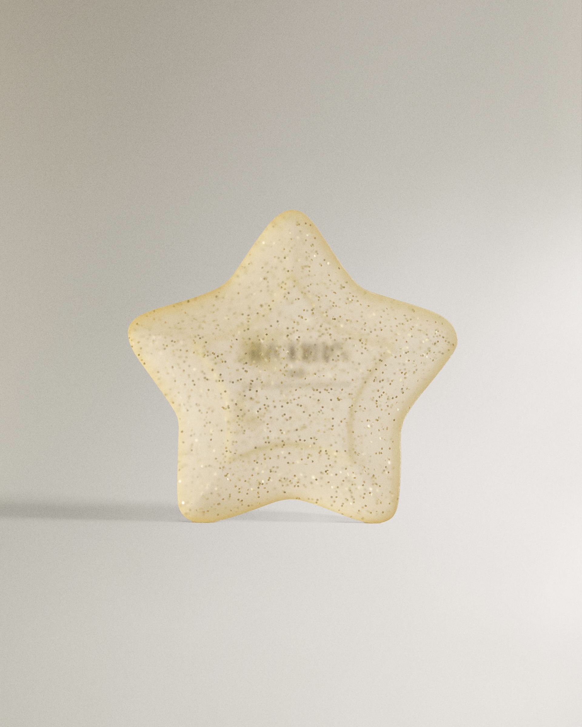 오브제 하나로 공간이 달라져☁️
취향 저격 자라홈 추천템 모아보기🏡🤍
자라홈에서 나온 소품들, 집 꾸미기 좋아하는 사람이라면 그냥 지나치기 힘들죠. 구름이나 별 모양에 은은한 컬러를 더해 오브제처럼 두기 좋고, 조명이나 데코 아이템까지 전부 공간 분위기를 살려주는 디자인이 눈에 띄는데요. 미니멀한 인테리어를 좋아하는 사람들에게 특히 잘 어울립니다.
자라홈은 비교적 부담 없는 가격대라 자취방 꾸미기를 시작한 사람들에게도 추천할 만합니다. 큰 가구 없이도 소품 몇 개만으로 분위기 전환하기 좋으니, 자라홈 아이템을 참고해보세요. 이미지6