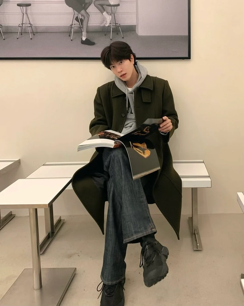 코트에 후드로 버틸 때🌪️ 이미지4