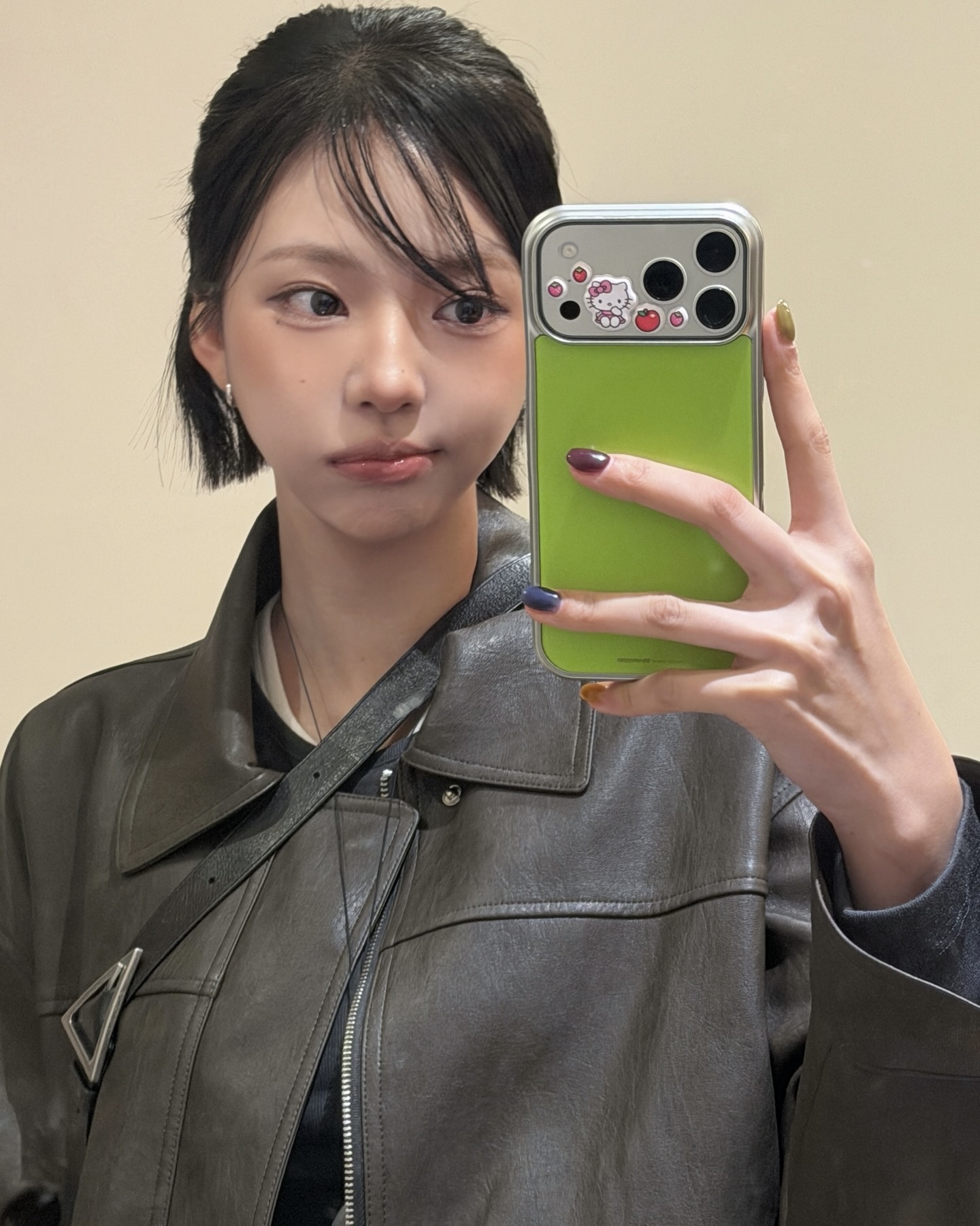 연휴엔 같이 @폰꾸하자!!👭🏻 스티커로 완성하는 나만의 카메라섬📱💖심심할 틈 없을 거야 이미지