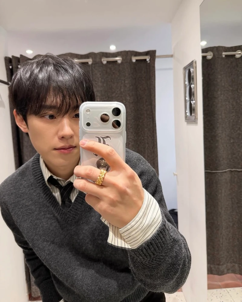 남친룩엔 브이넥니트가 정석🙋🏻♂️ 이미지2