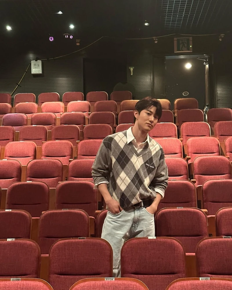 남친룩엔 브이넥니트가 정석🙋🏻♂️ 이미지7