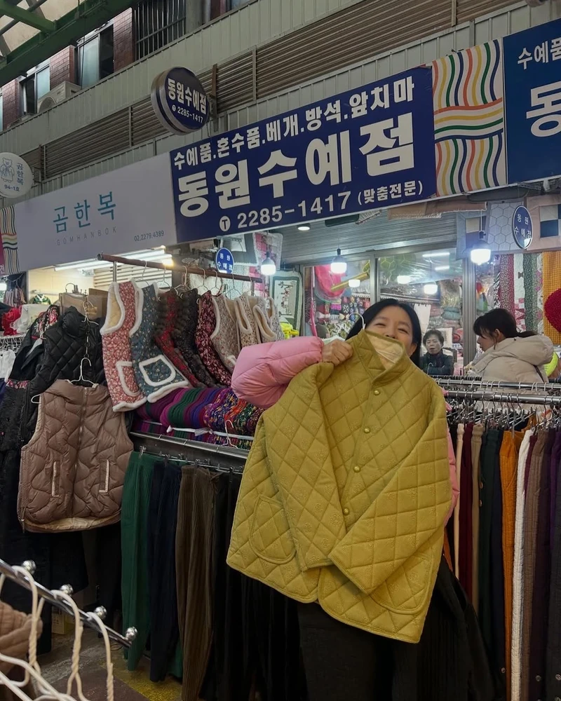 영애 언니도 탑승한👵🏻할머니 조끼
광장 시장 돌아다니면서 탑승하신듯🦺한복 쇼핑이랑 먹방까지! 이미지2