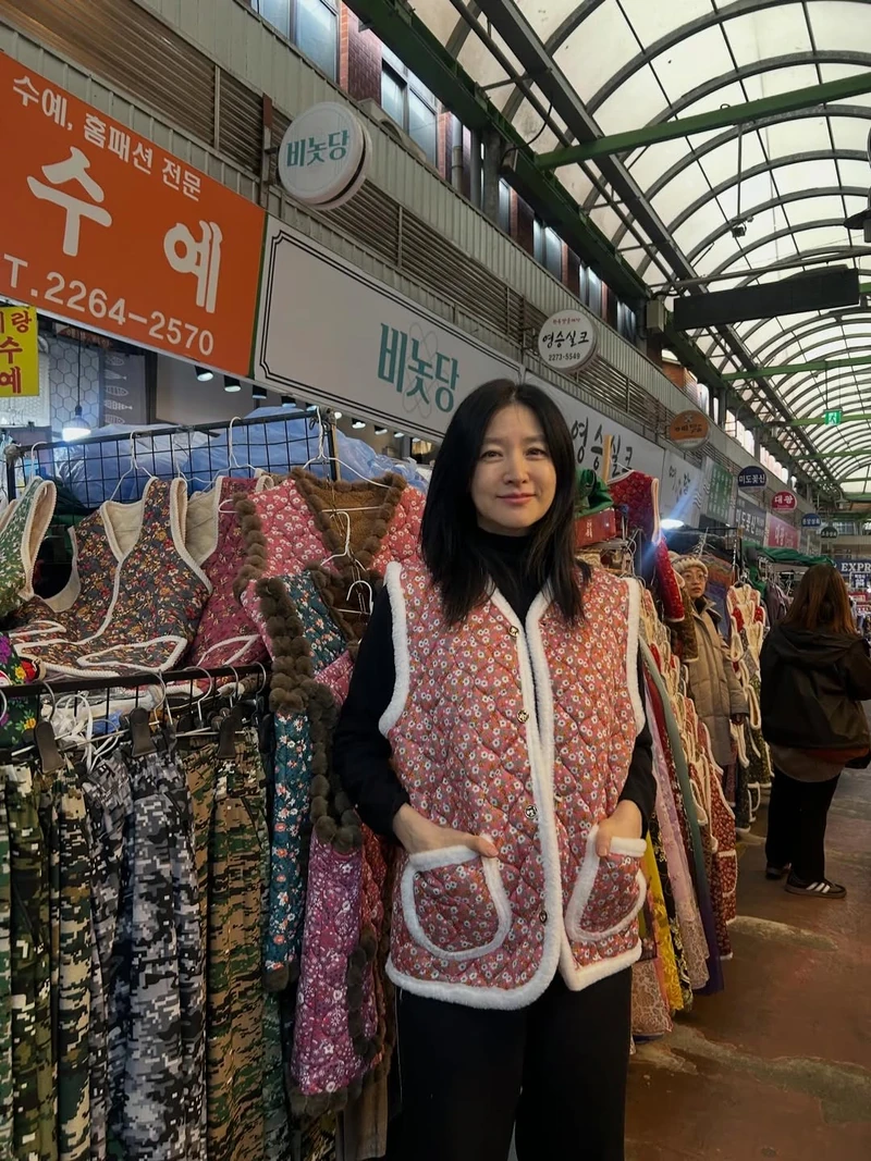 영애 언니도 탑승한👵🏻할머니 조끼
광장 시장 돌아다니면서 탑승하신듯🦺한복 쇼핑이랑 먹방까지! 이미지1