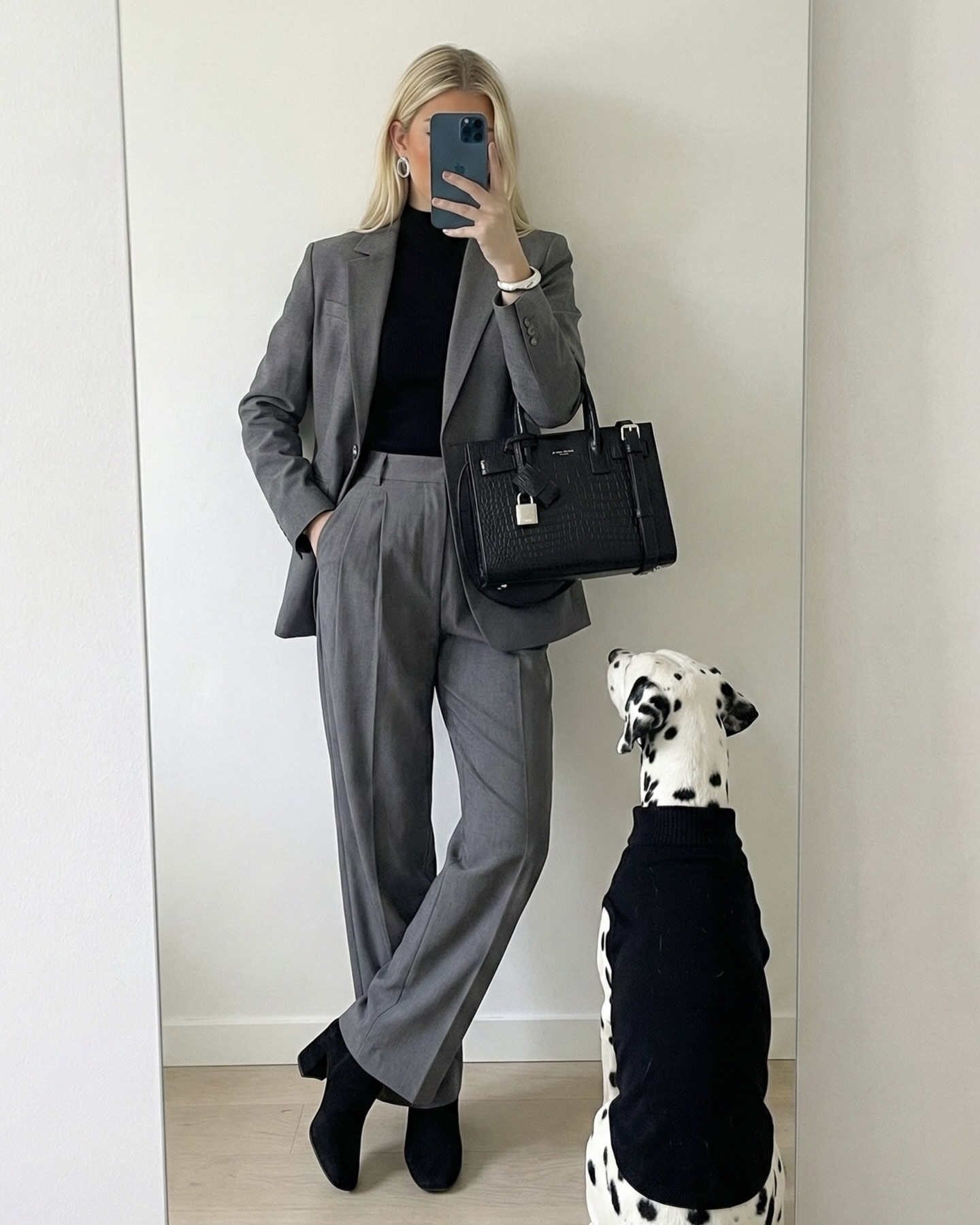 오늘 OOTD는 펫과 찰떡 매치💘
때론 귀엽게, 때론 시크하게🐾😉똑 닮은 시밀러룩 완성해 보자 이미지3