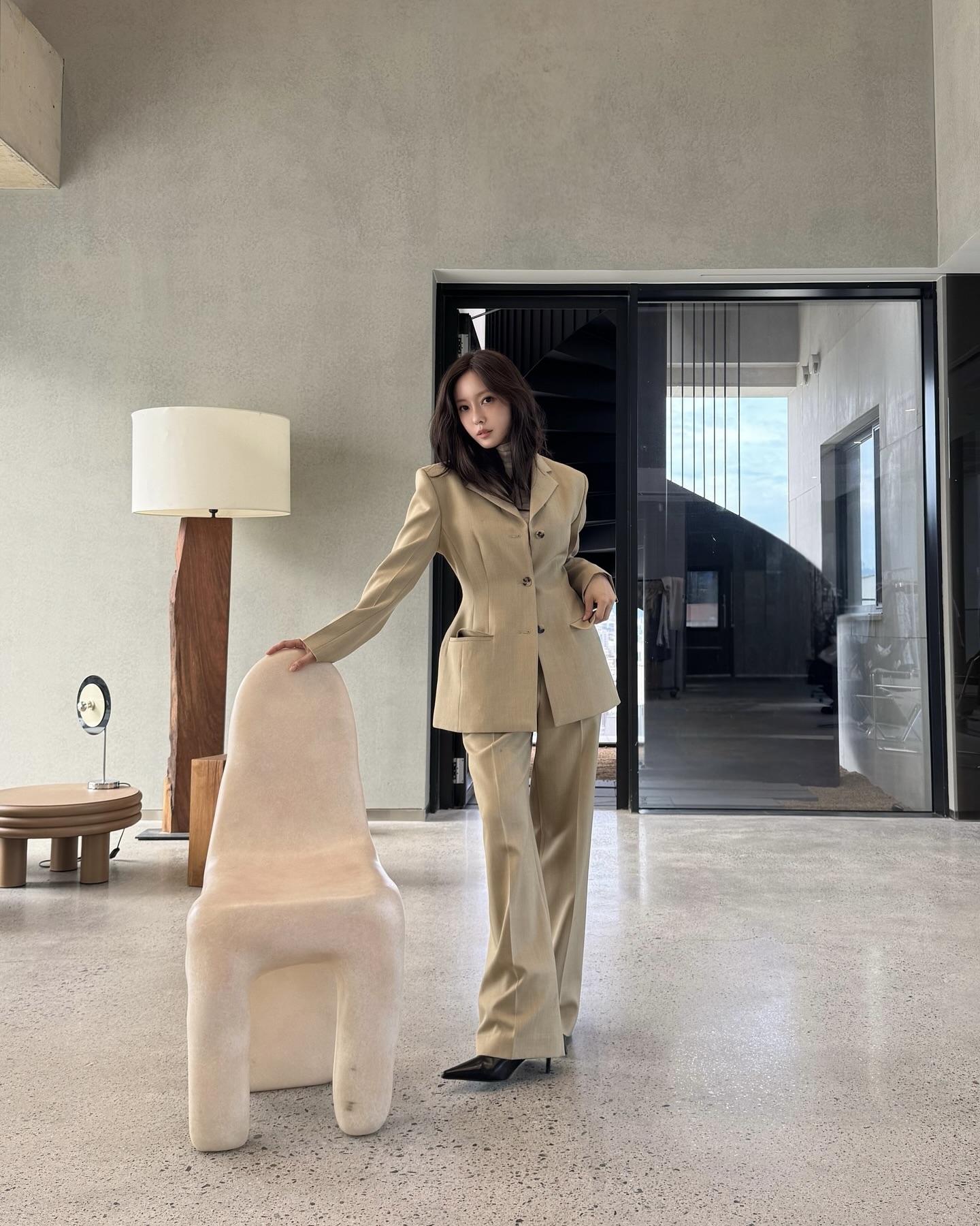 결혼식 많은 봄, 하객룩 고민?🤔
스커트부터 슬랙스까지✨🖤블레이저로 세련되게 마무리해 이미지6