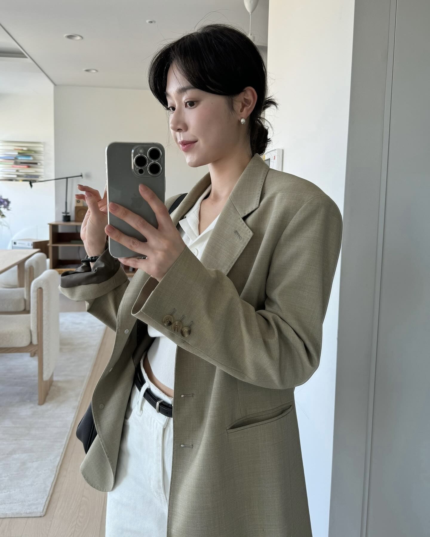 결혼식 많은 봄, 하객룩 고민?🤔
스커트부터 슬랙스까지✨🖤블레이저로 세련되게 마무리해 이미지2