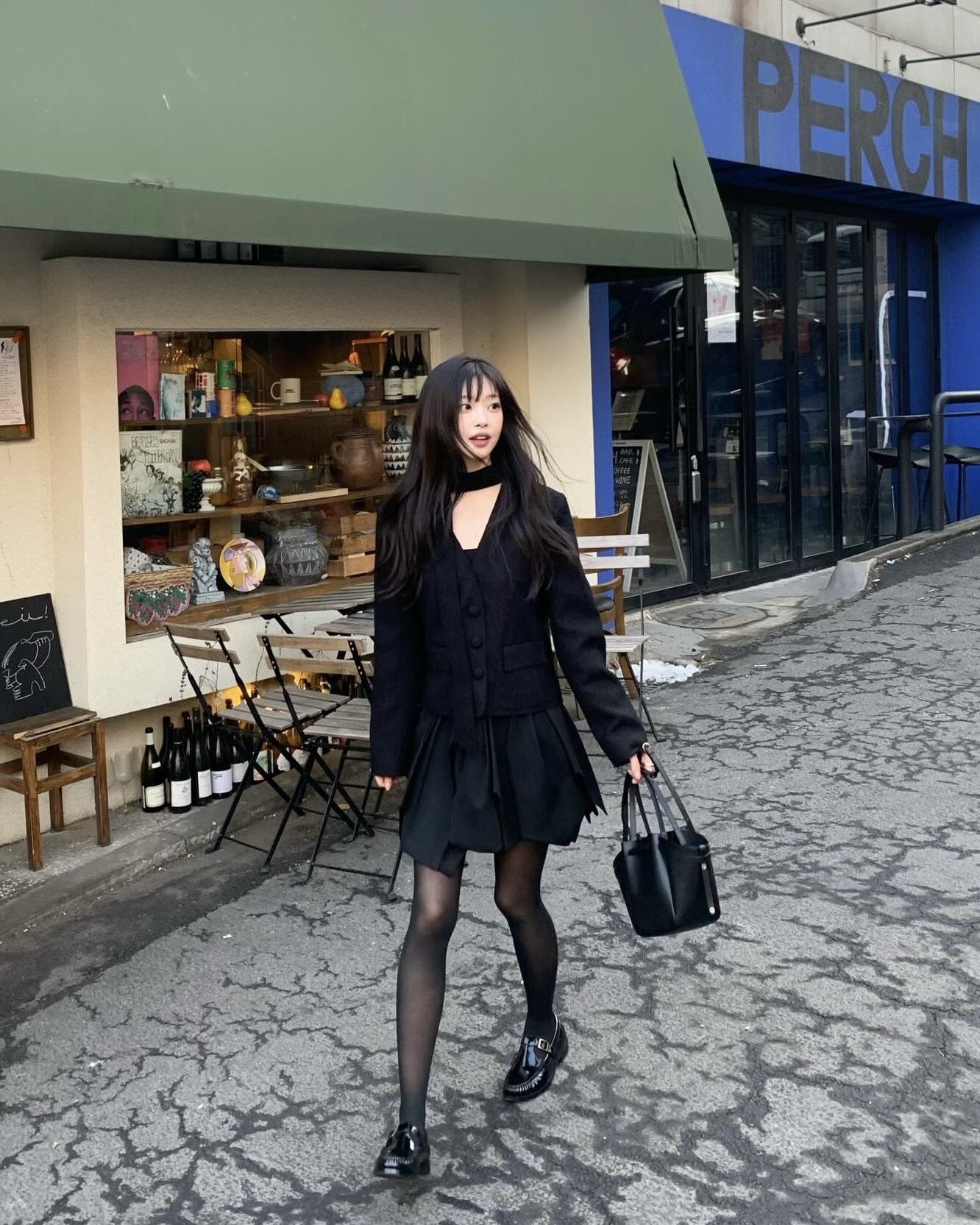 결혼식 많은 봄, 하객룩 고민?🤔
스커트부터 슬랙스까지✨🖤블레이저로 세련되게 마무리해 이미지5