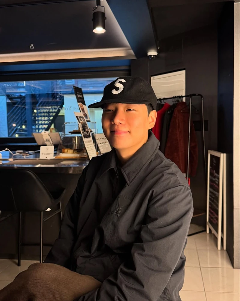 무심하게 쓰는 슈프림 s로고 캡🧢 이미지1