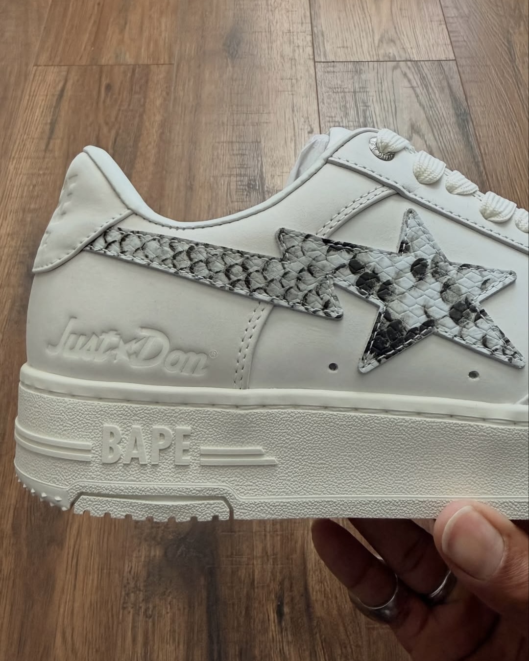 군더더기 없는 저스트 돈 x 베이프 ✈️ 이미지6