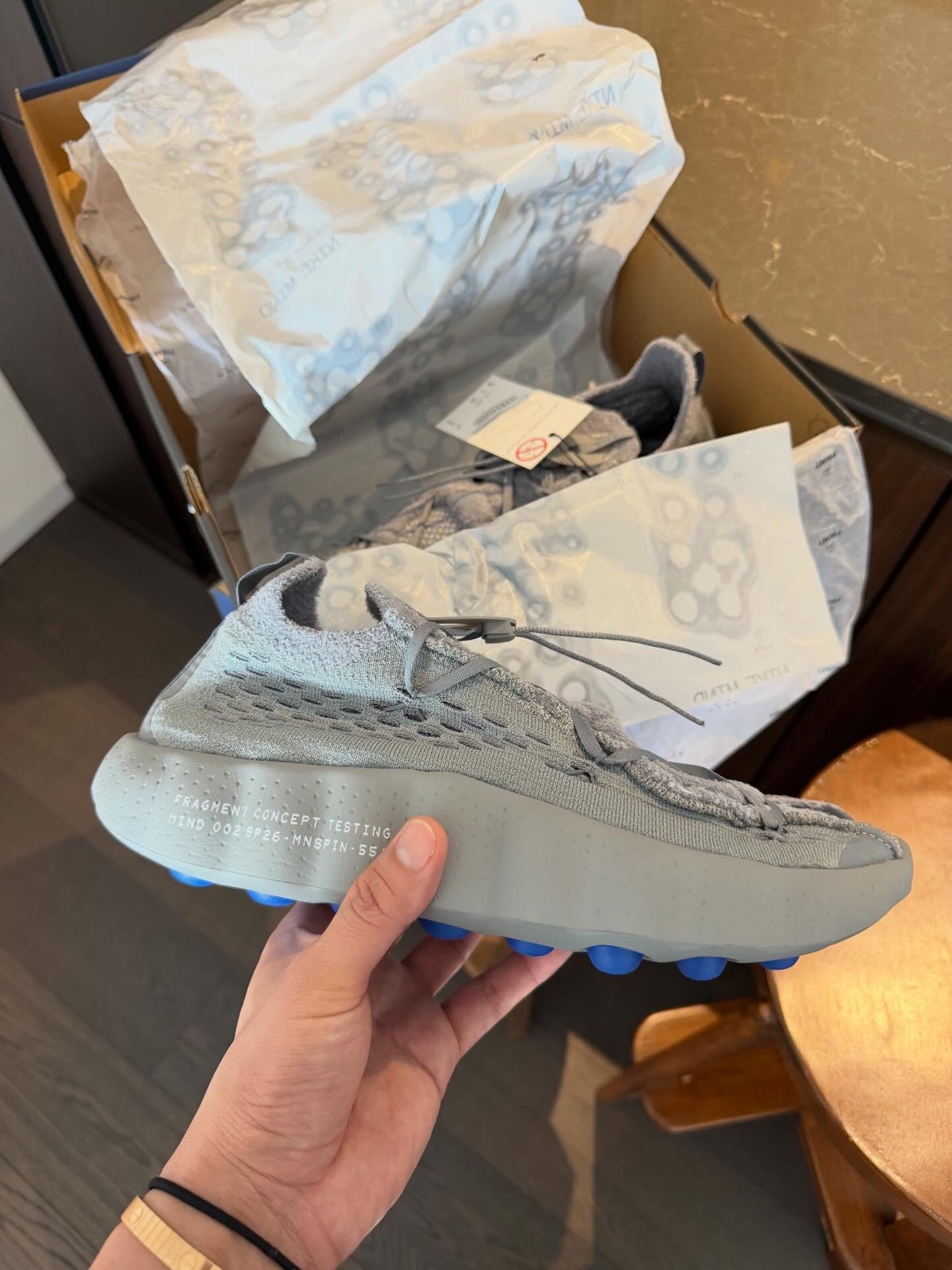 나이키 마인드 002⚡️프라그먼트
시멘트 컬러에 블루 포인트🧿블랙만 있는 줄 알았는데 땡기네요! 이미지3