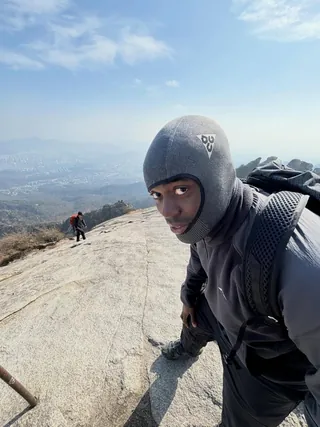 요즘 산으로 침투 중인 조나단🌋
등산 좀 치는듯 한데, 가면 뵐 수 있습니꽈?!👊🏾 이미지