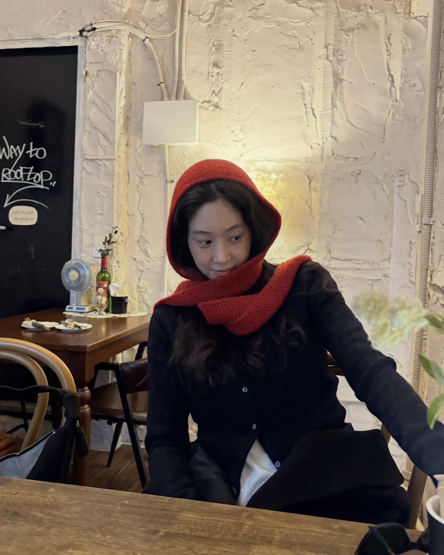 자꾸만 손이 가는 조합?🩶
가디건 + 무지티로 힘 뺀 데일리룩 완성🧶🤍 이미지2