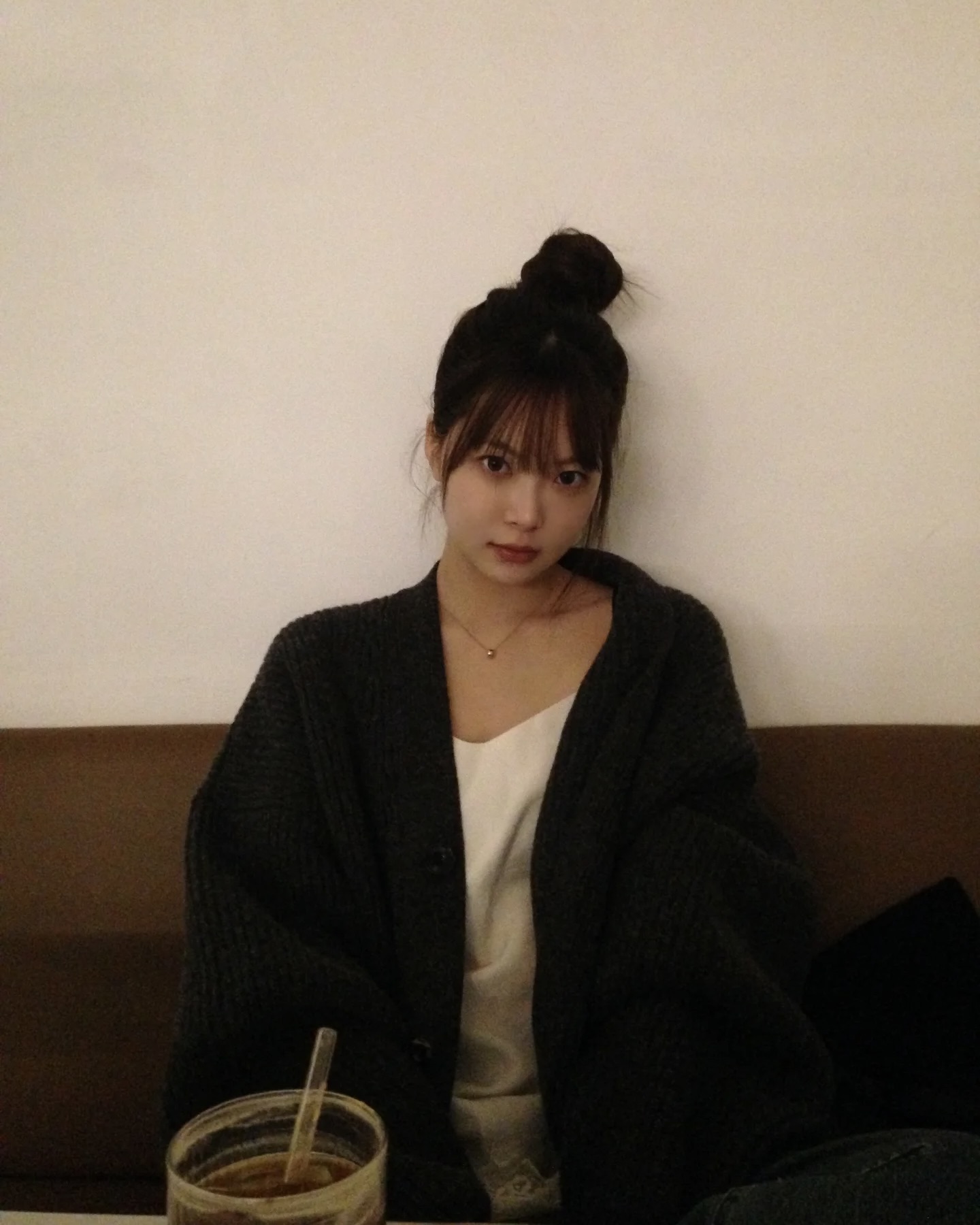 자꾸만 손이 가는 조합?🩶
가디건 + 무지티로 힘 뺀 데일리룩 완성🧶🤍 이미지9