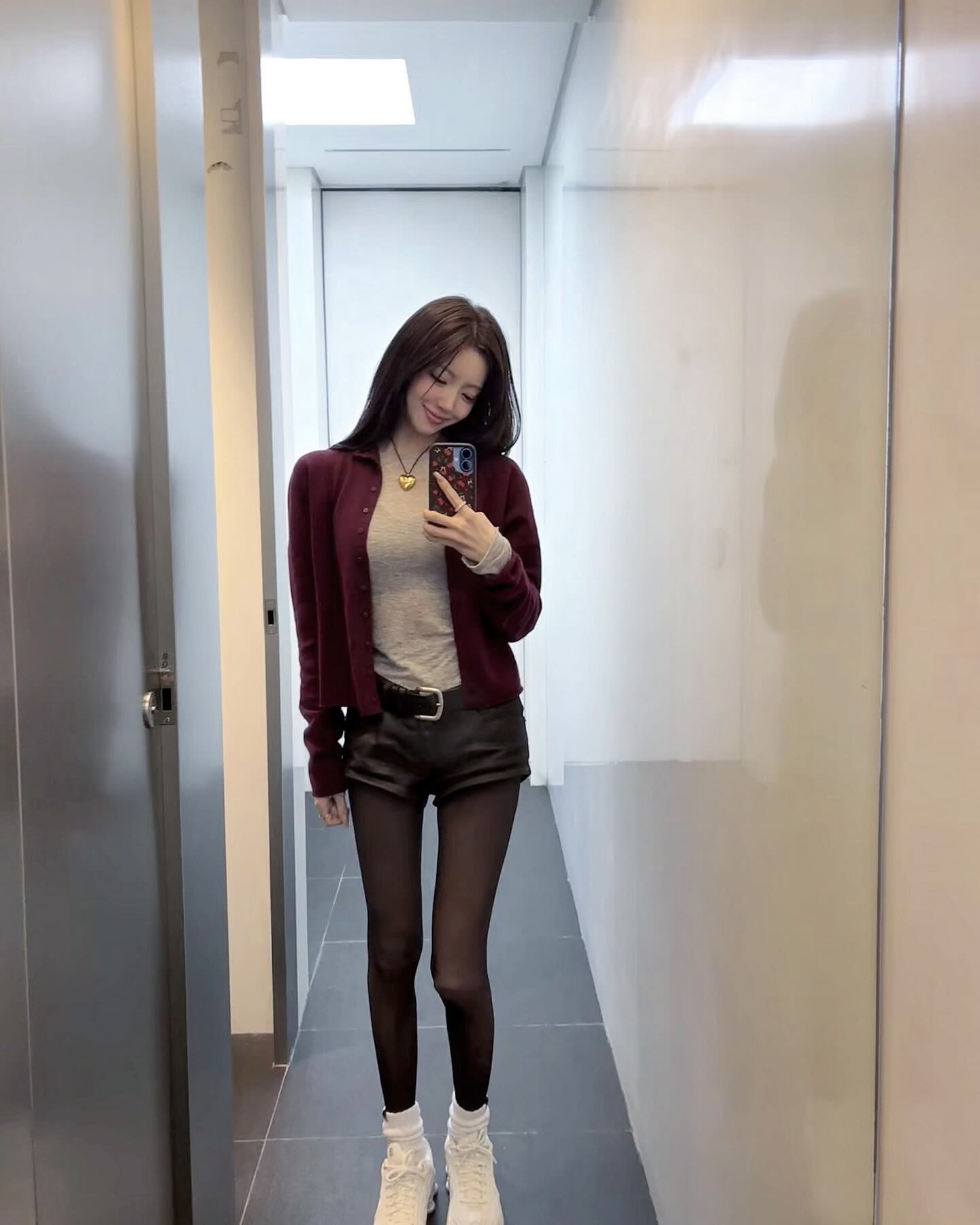 자꾸만 손이 가는 조합?🩶
가디건 + 무지티로 힘 뺀 데일리룩 완성🧶🤍 이미지7