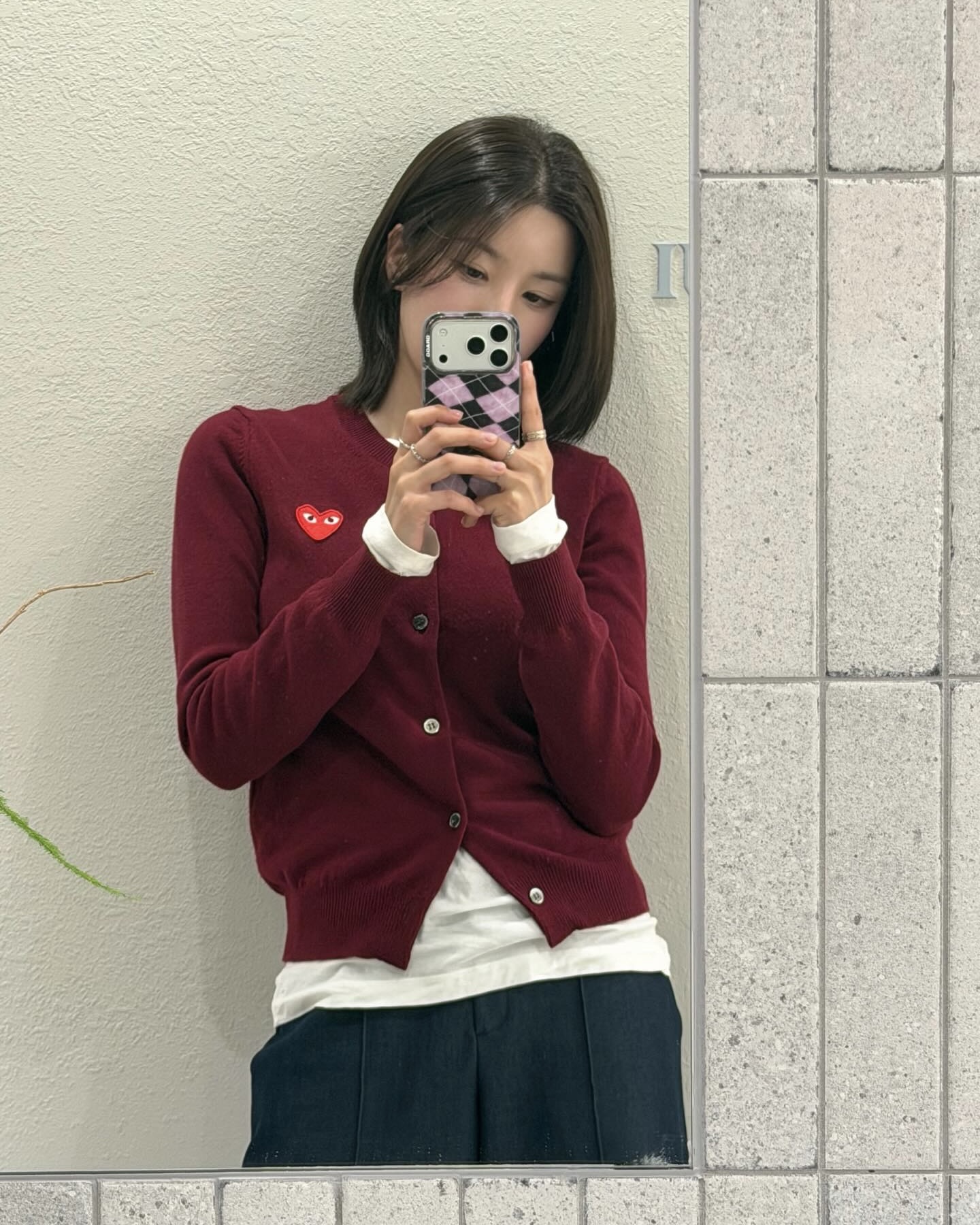 자꾸만 손이 가는 조합?🩶
가디건 + 무지티로 힘 뺀 데일리룩 완성🧶🤍 이미지8