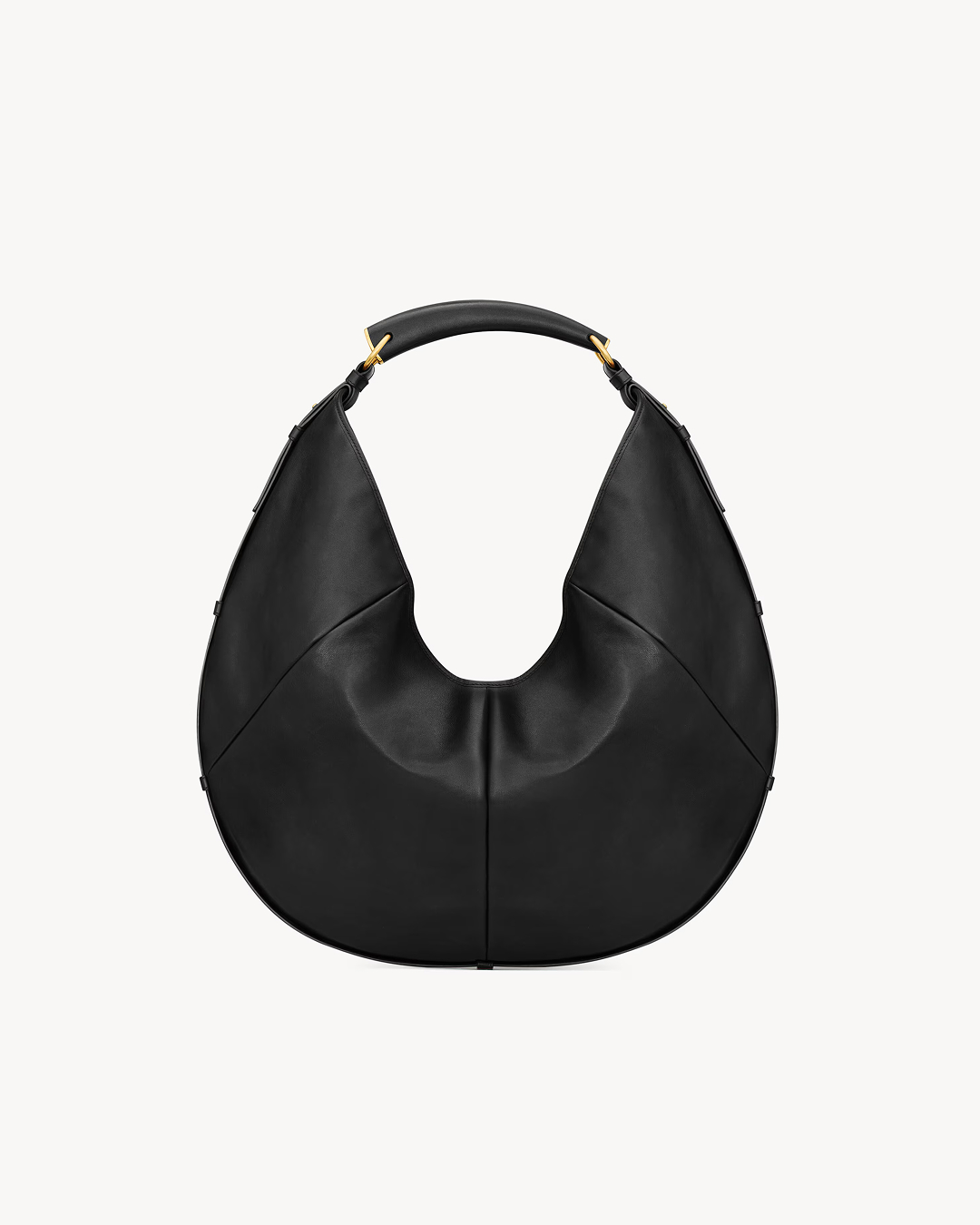 공부도 스타일도 놓치지 않아✨
보부상 백부터 애착백까지🖤🎓문서윤의 캠퍼스 백 같이보자
1. 생로랑 몸바사, 700만 원대
부드럽게 흐르는 곡선 실루엣에 조형적인 링 핸들 디테일을 더한 디자인입니다. 넉넉한 수납력을 갖춘 것은 물론 브랜드 특유의 시크하고 세련된 무드까지 느낄 수 있는 보부상 백입니다.
2. 알라이아 르케텔 미디엄 패딩 가죽 백, 400만 원대
닥스훈트를 연상시키는 길고 슬림한 실루엣에 장식 끈을 더한 튜브형 핸들이 특징으로, 스몰 로고와 더블 지퍼 디테일이 더해져 절제된 미니멀한 무드가 느껴지는 숄더백입니다. 이미지4