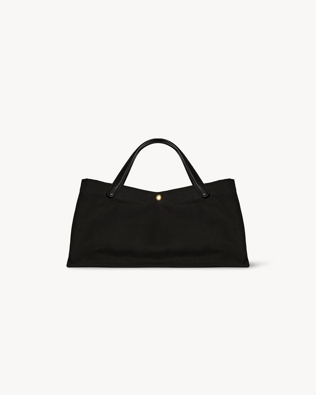 다시 돌아온 더 로우 아이다호✨
이번에는 가볍게 들기 좋은 아이다호 코튼 백🖤👜빨리 @챙겨!
차정원도 자주 들었던 더 로우 아이다호 백. 지금은 가죽이 아닌 코튼 소재로 1년 만에 다시 구매 가능해졌습니다. 가죽 트리밍과 스냅 버튼 디테일을 더한 디자인으로, 브랜드 특유의 미니멀한 감성과 실용성을 모두 담아낸 토트백입니다.
특히 일반 사이즈와 XL 사이즈로 구성되어 취향에 따라 선택할 수 있고, 넉넉한 수납공간 덕분에 데일리백으로 활용하기 좋습니다. 이번 기회에 아이다호 코튼 백 중 나에게 꼭 맞는 사이즈로 소장해 보세요. 이미지5