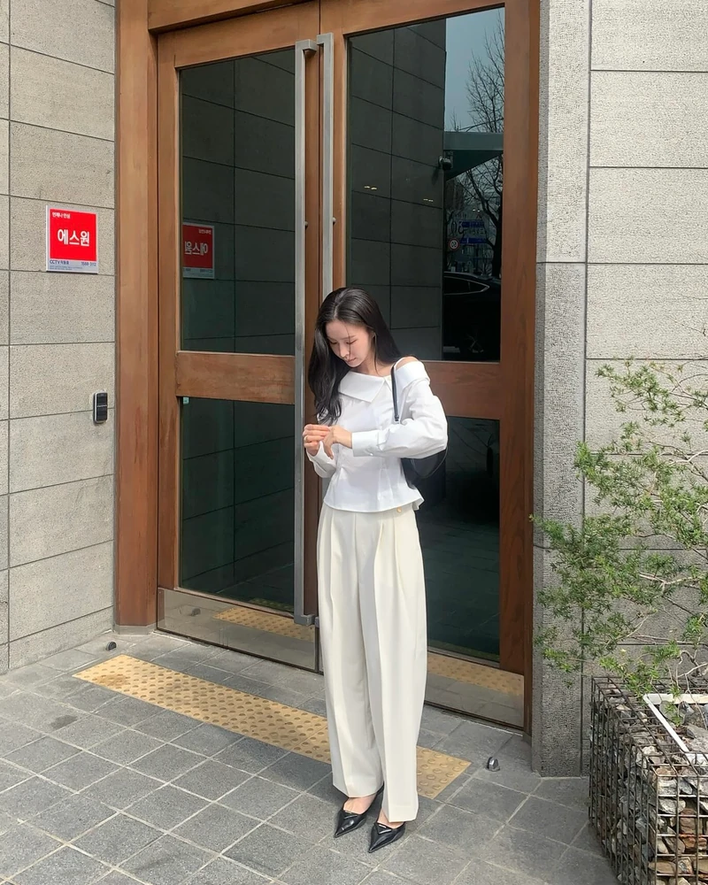 과하지 않고 세련된 하객룩 코디?🔍
슬랙스든 스커트든 모두 잘 어울리는 만능템, 블라우스🌸✨ 이미지4