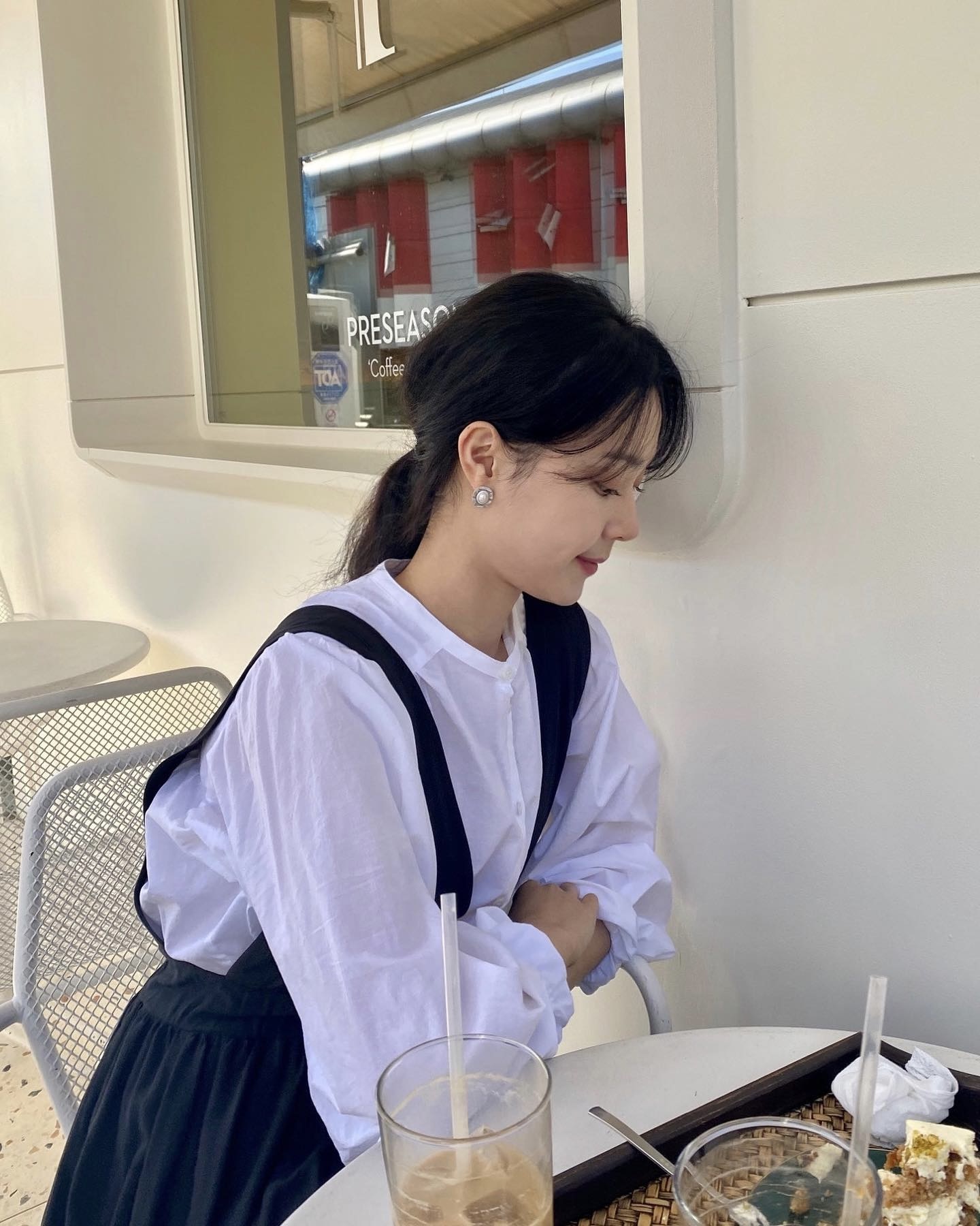 과하지 않고 세련된 하객룩 코디?🔍
슬랙스든 스커트든 모두 잘 어울리는 만능템, 블라우스🌸✨ 이미지6