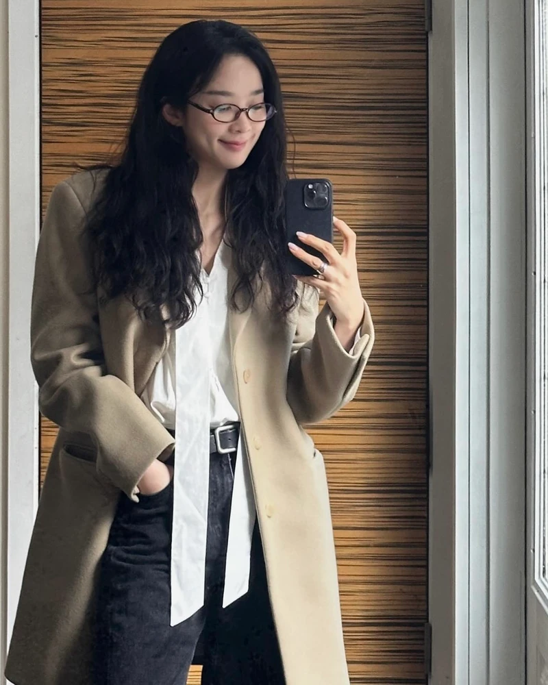 과하지 않고 세련된 하객룩 코디?🔍
슬랙스든 스커트든 모두 잘 어울리는 만능템, 블라우스🌸✨ 이미지2