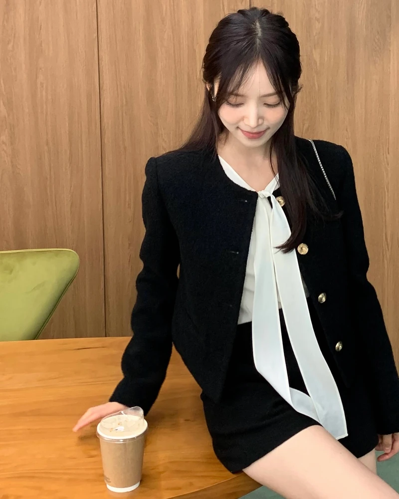 과하지 않고 세련된 하객룩 코디?🔍
슬랙스든 스커트든 모두 잘 어울리는 만능템, 블라우스🌸✨ 이미지7