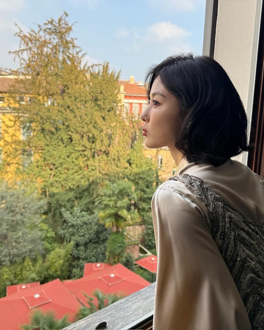 김유정, 단발미 뽑내는 미모💖
브루넬로 쿠치넬리 2026 FW 프리젠테이션을 위해 떠난 밀라노에서의 순간🇮🇹 이미지6