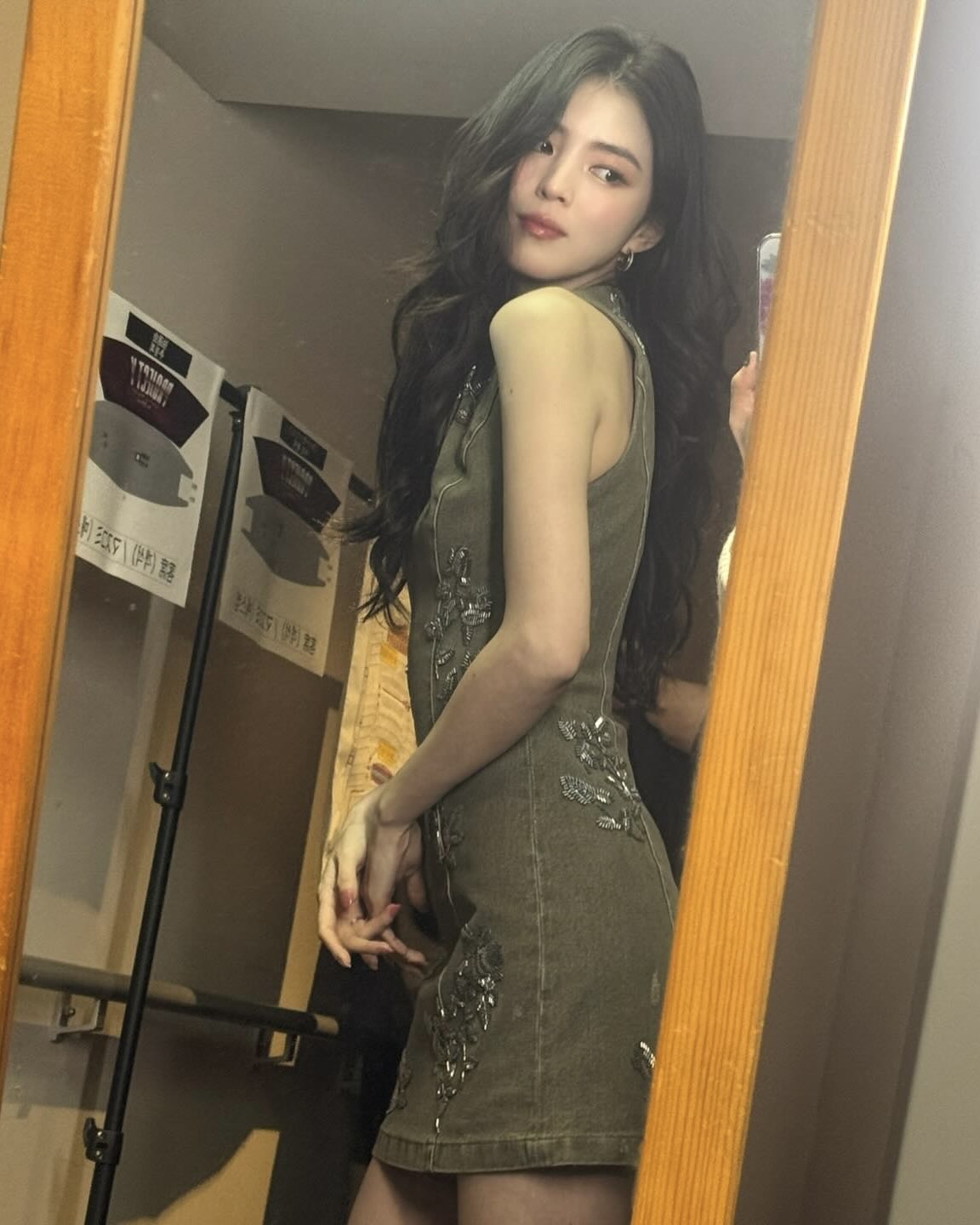 이거 딱 하나만 바꿔봐🌊
얼굴더 작아 보이는 웨이브로 분위기 변신🤍✨ 이미지3