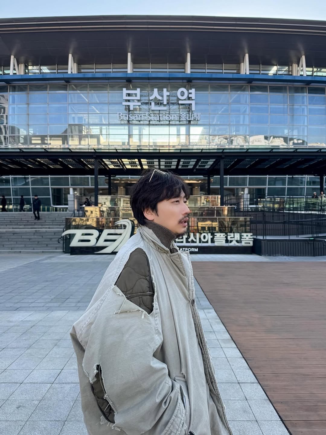 나 혼자 산다 동휘형🐸끌베이..?
깔깔이 레알 빈티지하시네요😎부산역에서 산다해도 될듯 이미지2