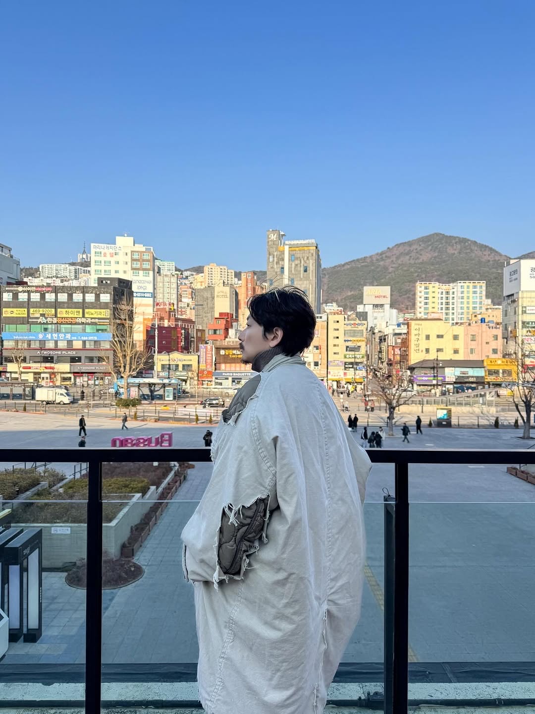 나 혼자 산다 동휘형🐸끌베이..?
깔깔이 레알 빈티지하시네요😎부산역에서 산다해도 될듯 이미지3