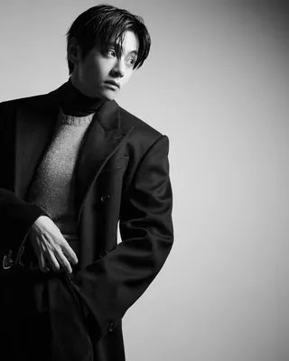 BTS V, 셀린느 캠페인 화보🌟
BTS 뷔가 새로운 셀린느 화보와 함께 패션쇼 일정을 공개했습니다. CELINE Hiver 2026 패션쇼는 파리 현지 시간, 3월 7일 오후 12시에 열립니다. 이미지