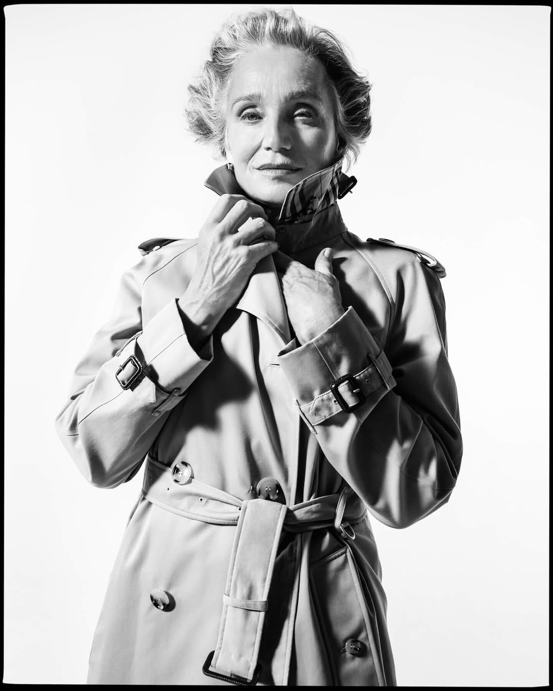 버버리 트렌치코트🧥아이콘 박진영?
버버리 26년 봄/여름 아이코닉 스타일의 정수, 트렌치코트 모델 이미지4