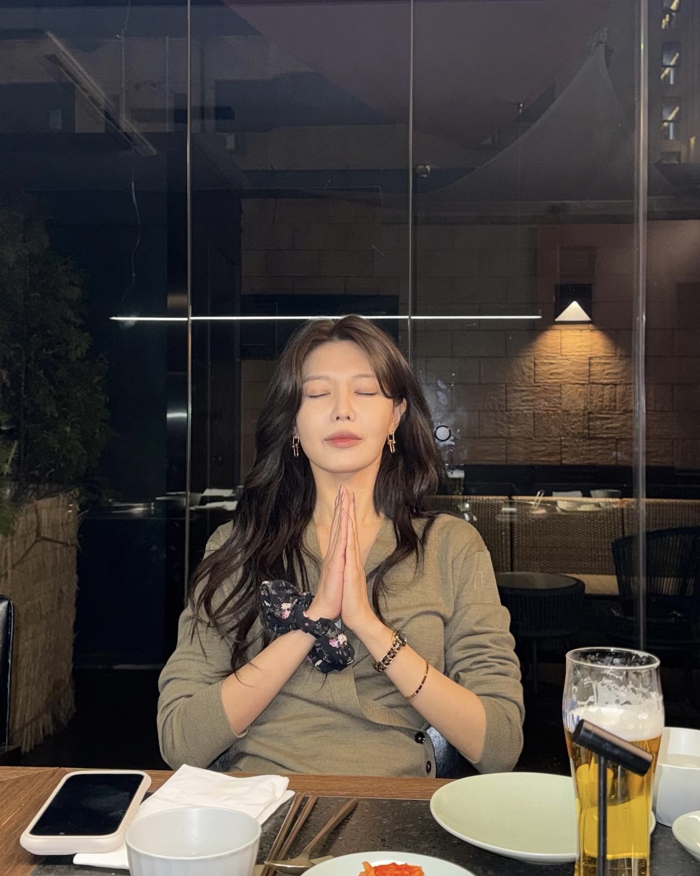 머리끈 하나만 챙겨봐💖
데일리 룩에 포인트 더해줄 헤어 스크런치🌷✨ 이미지4