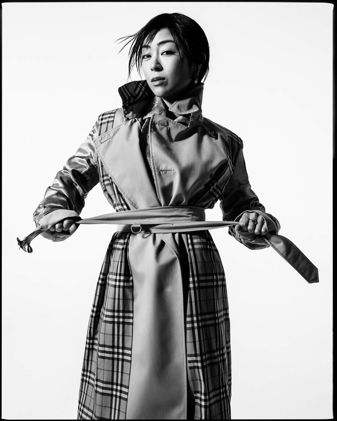 버버리 트렌치코트🧥아이콘 박진영?
버버리 26년 봄/여름 아이코닉 스타일의 정수, 트렌치코트 모델 이미지5