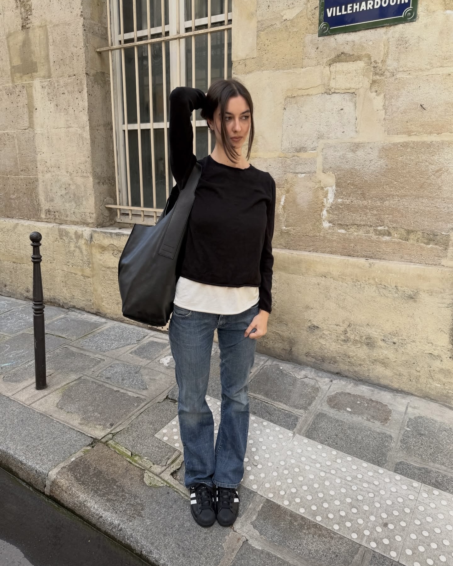 니트엔 무지티 같이 입어야지🤍
봄엔 무지티 살짝 빼서 레이어링 코디 완성👚✨ 이미지2