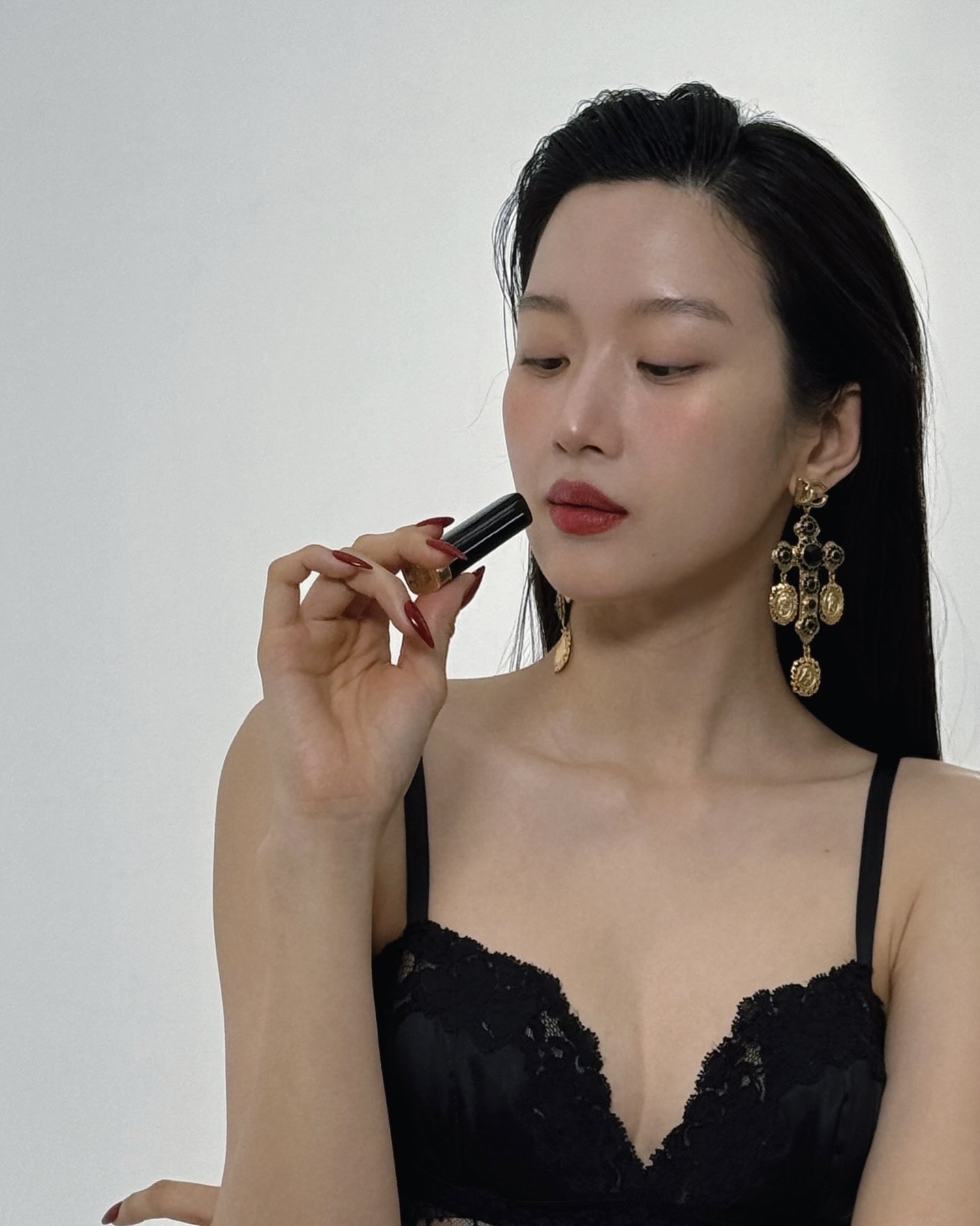 봄엔 덜어낼수록 더 예뻐🌸
문가영처럼 원컬러 네일로 산뜻하게 분위기 바꿔보자💓✨ 이미지7