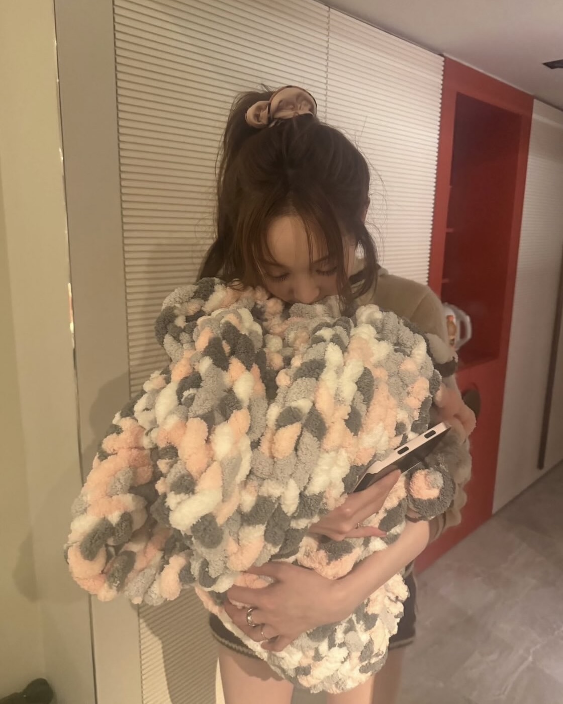 머리끈 하나만 챙겨봐💖
데일리 룩에 포인트 더해줄 헤어 스크런치🌷✨ 이미지7