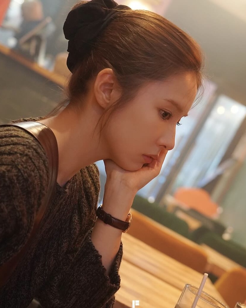 머리끈 하나만 챙겨봐💖
데일리 룩에 포인트 더해줄 헤어 스크런치🌷✨ 이미지5