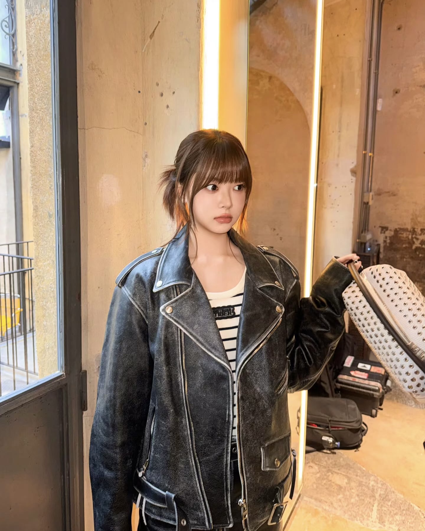 꽃샘추위 막아줄 레더 자켓🖤
체감온도 확 내려주는 봄 아우터 하나 챙겨🌬️✨ 이미지8