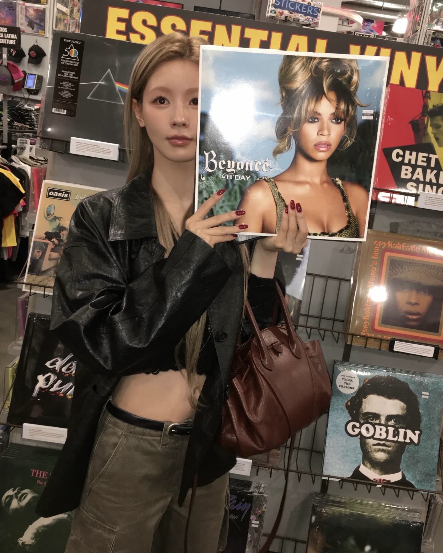 꽃샘추위 막아줄 레더 자켓🖤
체감온도 확 내려주는 봄 아우터 하나 챙겨🌬️✨ 이미지5