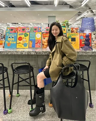 트렌치 코트, 이제 슬슬 준비해보자
클래식의 정석부터 유니크한 액세서리 매치, 트렌디한 컬러 활용까지 챙겨볼까요?🕵🏻♀️😉 이미지