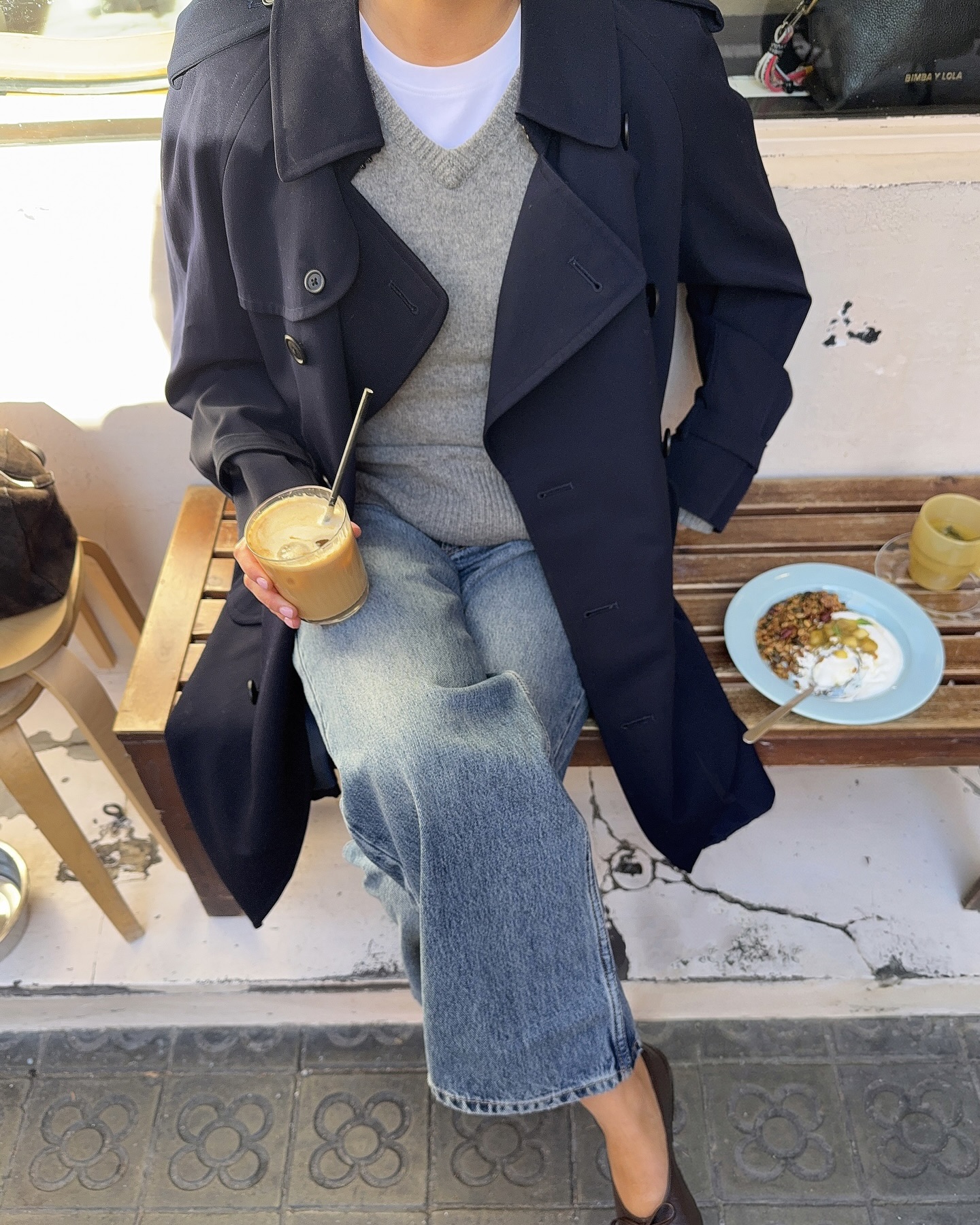 니트엔 무지티 같이 입어야지🤍
봄엔 무지티 살짝 빼서 레이어링 코디 완성👚✨ 이미지7