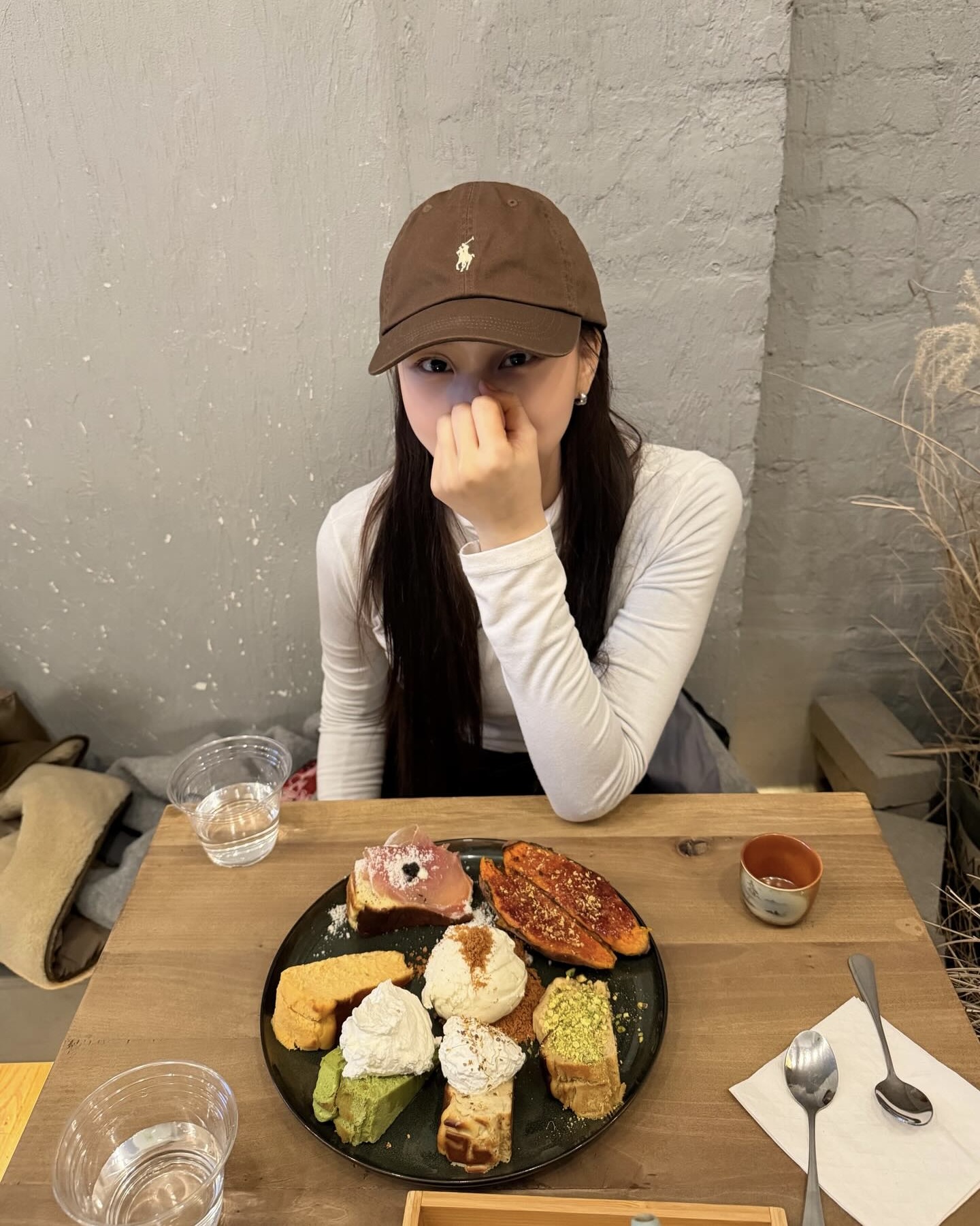 오늘 룩이 허전하게 느껴진다면?🧢
심플한데 존재감은 확실한 폴로 볼캡👍🏻🐎 찐 데일리템이야 이미지3