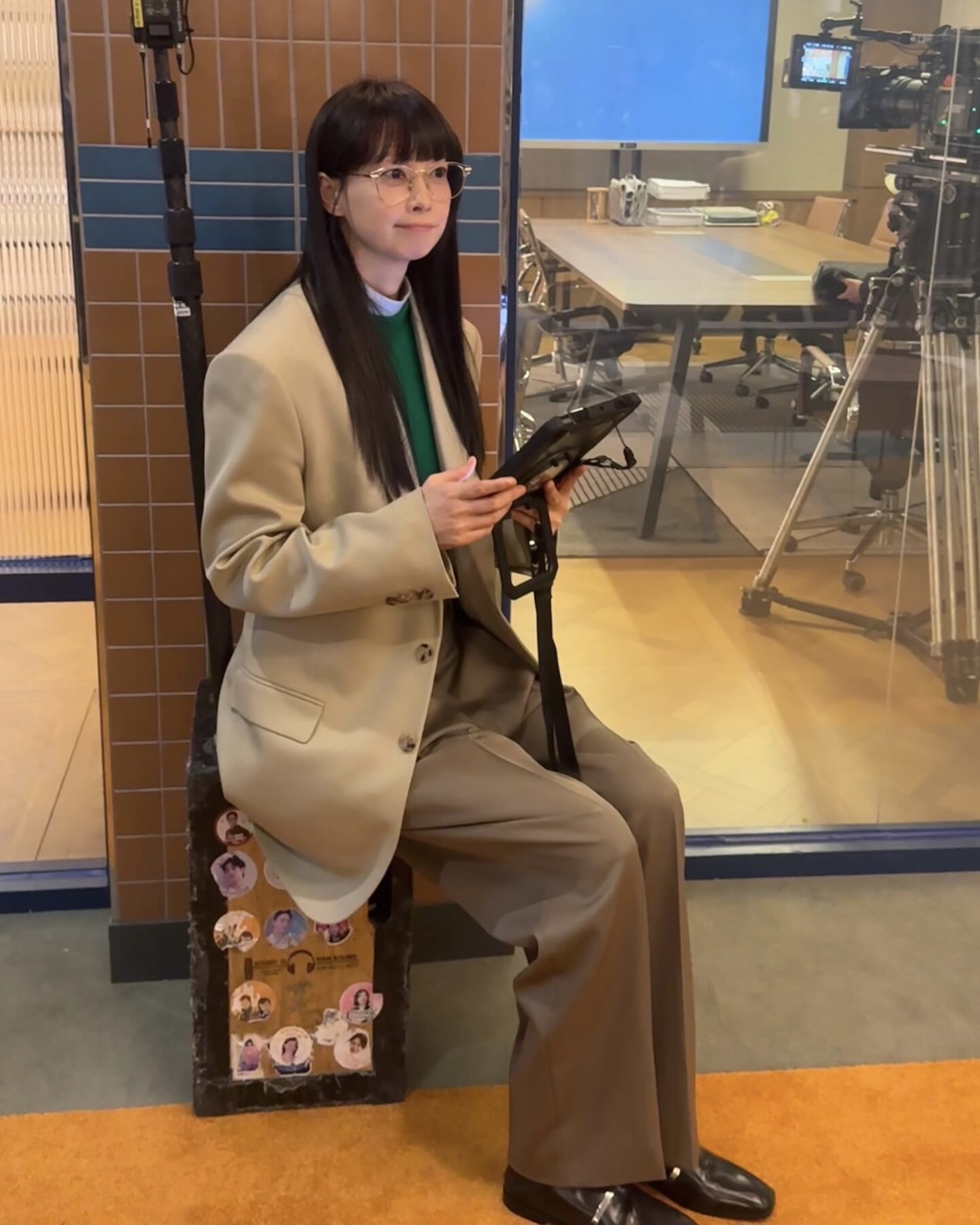 봄 되면 7일 내내 뽕뽑을 블레이저👍🏻
출근룩부터 데이트룩까지 활용도 높으니 참고해 보세요🖤✨ 이미지4