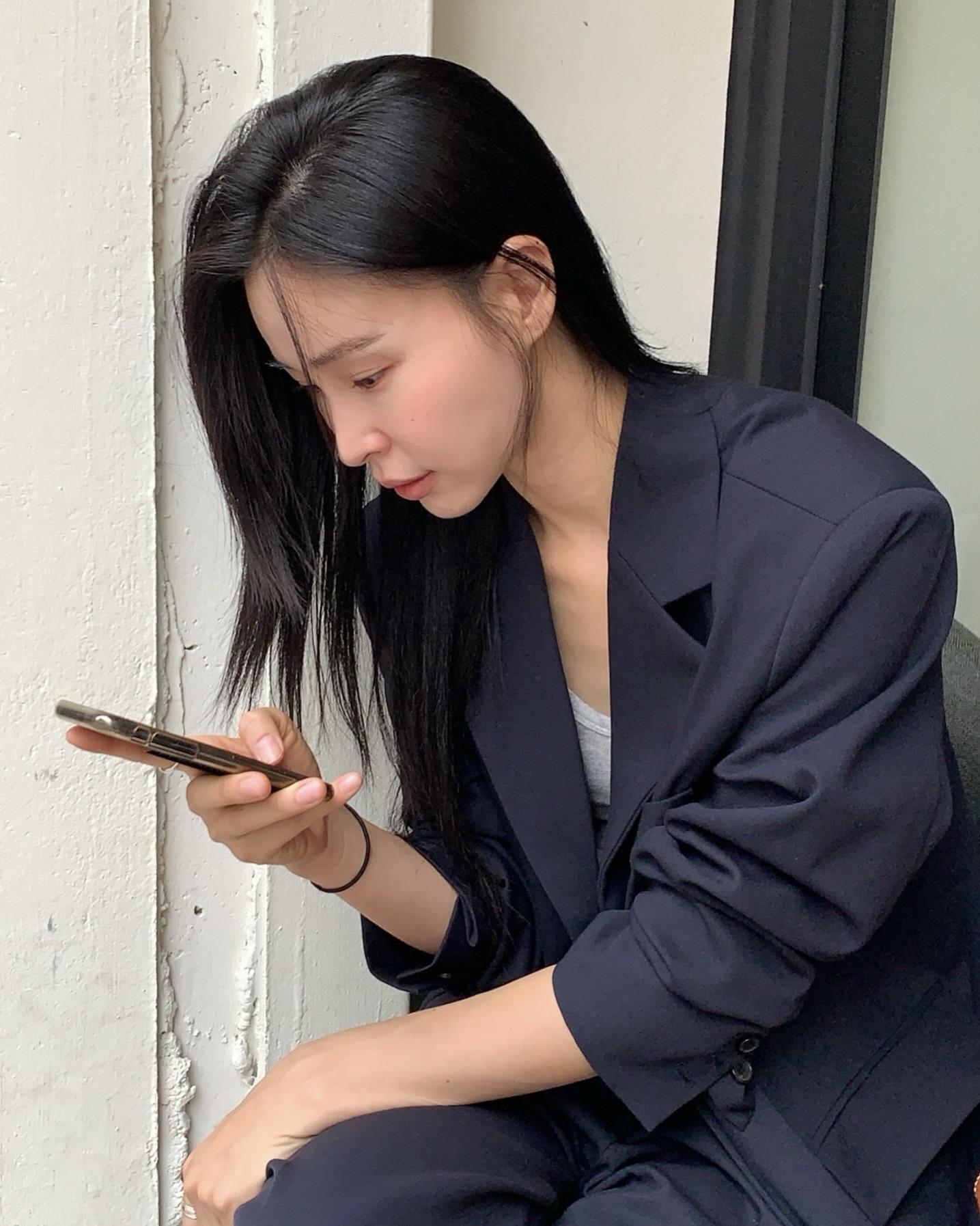 봄 되면 7일 내내 뽕뽑을 블레이저👍🏻
출근룩부터 데이트룩까지 활용도 높으니 참고해 보세요🖤✨ 이미지2