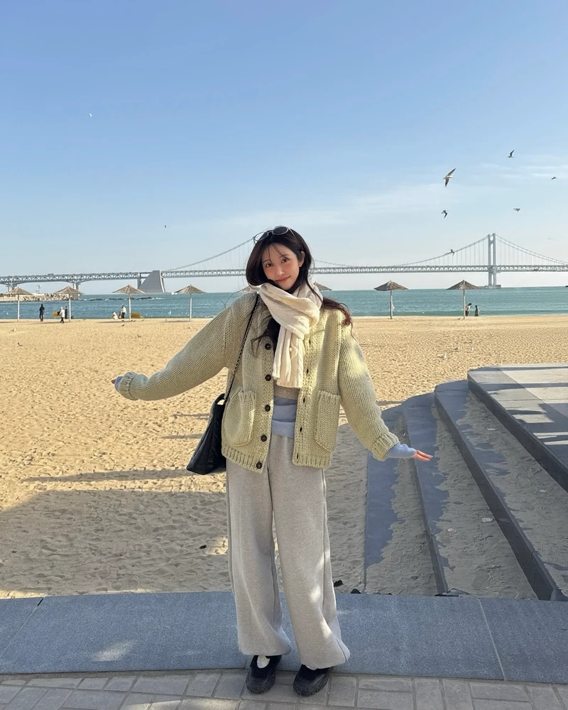 쉬는 날엔 역시 편한 게 최고야👍🏻
집에서도 밖에서도 손이 가는 트레이닝 팬츠 하나면 끝😉🎶 이미지2