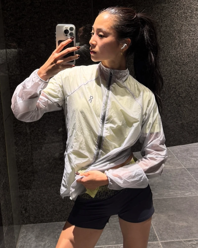 요즘 제일 실용적인 아우터?🍃
가볍고 편하게 걸치기 좋은 바람막이🖤✨ 이미지4